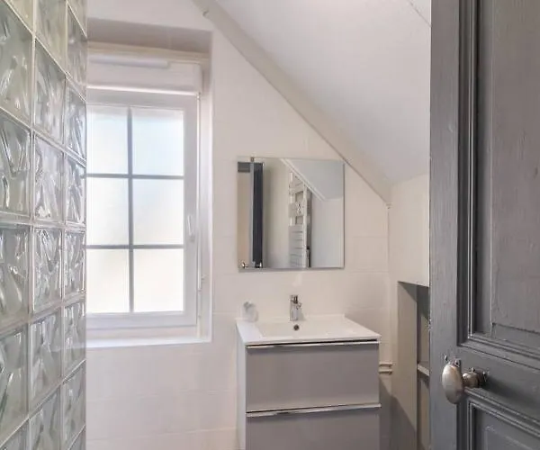 Le Cru Colbert * بون