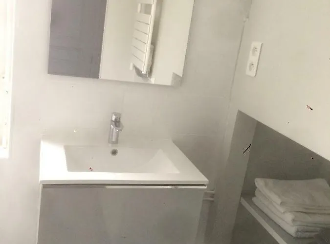 Le Cru Colbert شقة بون